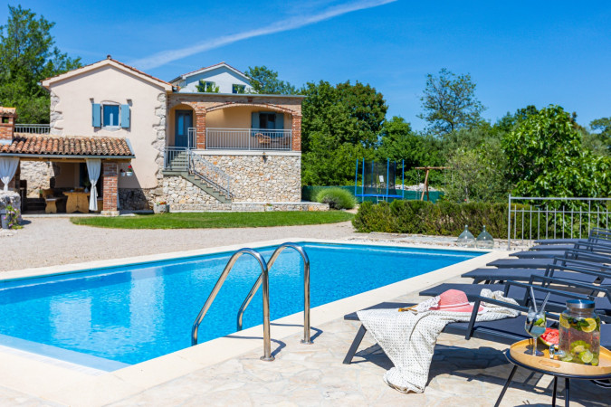 House for your perfect vacation, Villa Kalić with Pool and Traditional Appearance, Garica, Krk Island, Croatia Garica